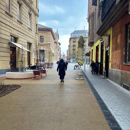 Elegant And Modern In The City Centre Budapeste Exterior foto