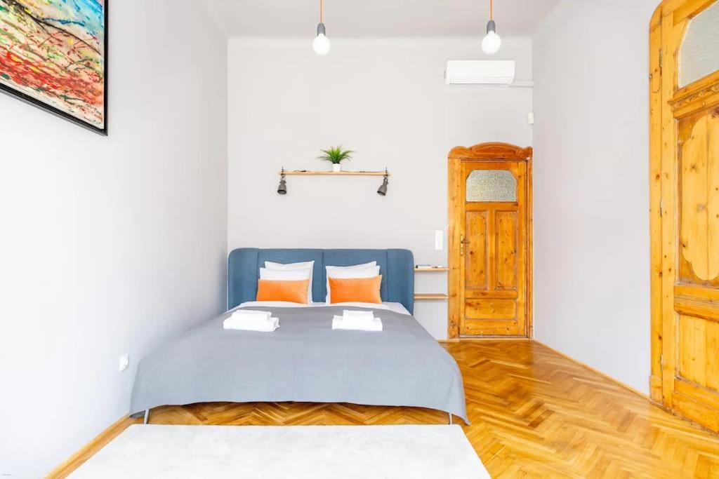 Elegant And Modern In The City Centre Budapeste Exterior foto